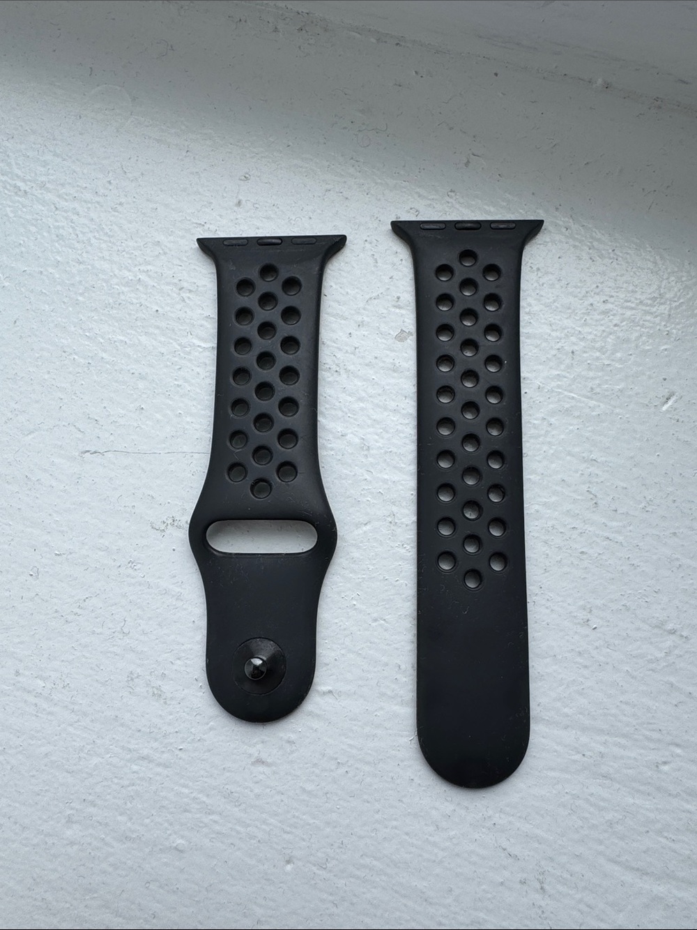 Set of 2 Silicone Apple Watch Bands in Black and Blush Pink - Size 38/40mm - Picture 3 of 5